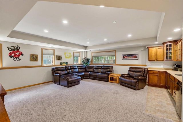1714 Sawtooth Lane, Madison, WI 53719