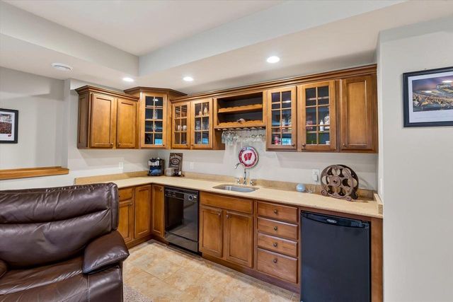 1714 Sawtooth Lane, Madison, WI 53719