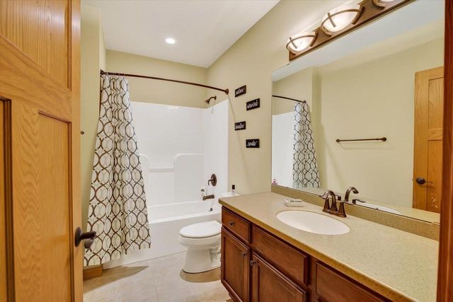 1714 Sawtooth Lane, Madison, WI 53719