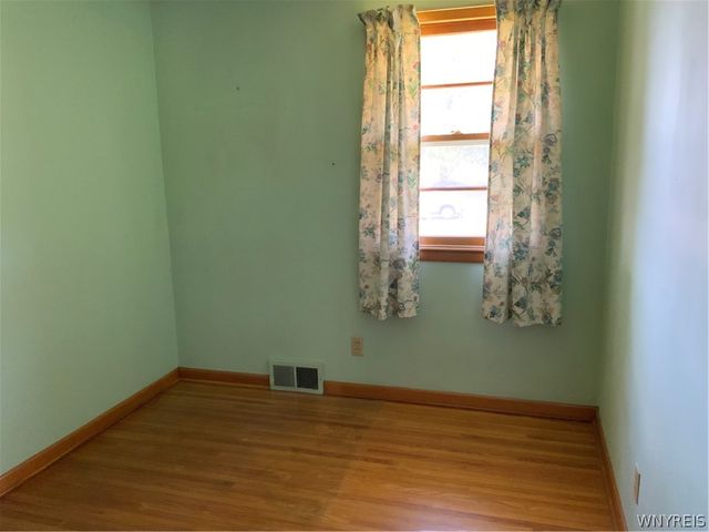 4959 Sunset Drive, Lockport Town, NY 14094