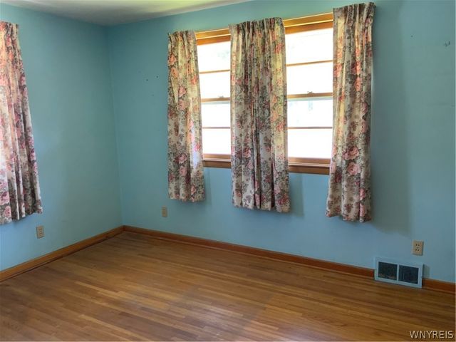 4959 Sunset Drive, Lockport Town, NY 14094