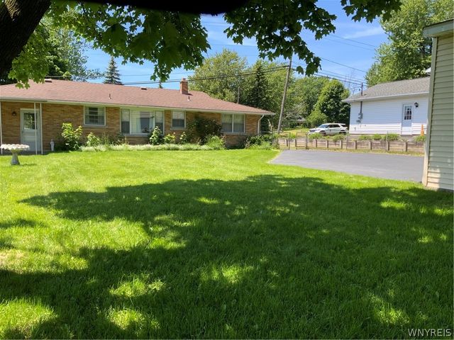 4959 Sunset Drive, Lockport Town, NY 14094