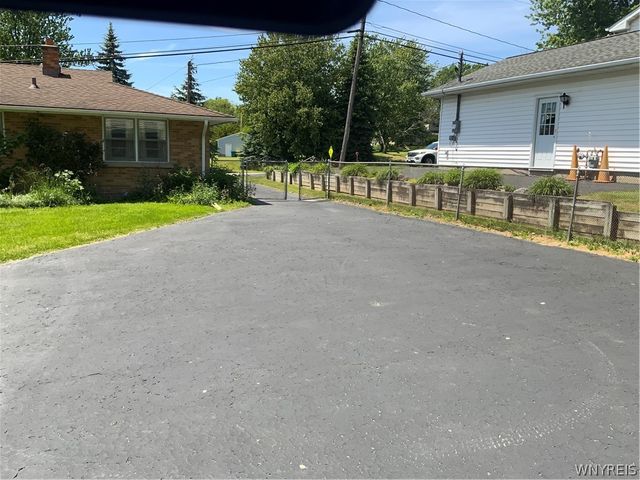 4959 Sunset Drive, Lockport Town, NY 14094