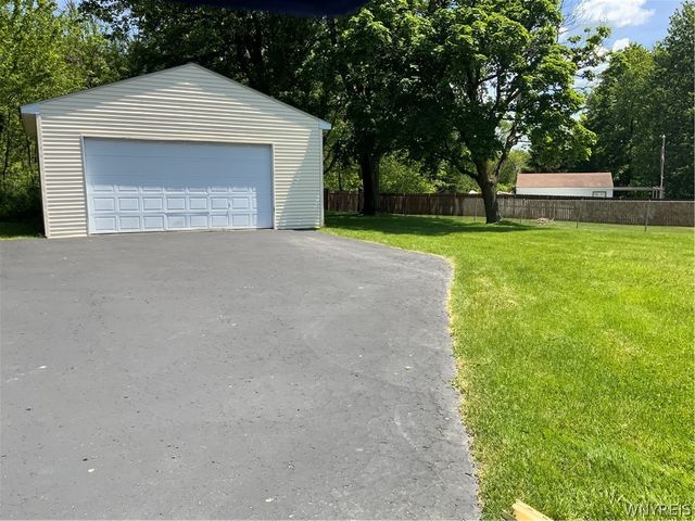 4959 Sunset Drive, Lockport Town, NY 14094