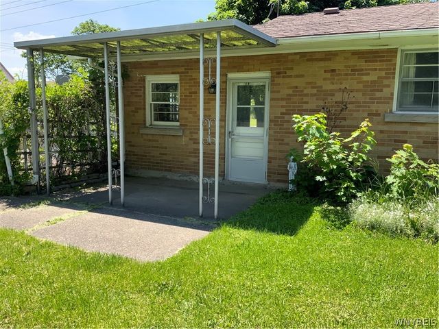 4959 Sunset Drive, Lockport Town, NY 14094