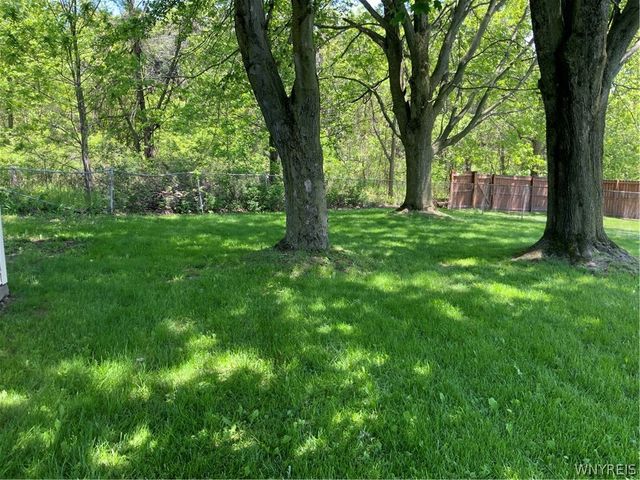 4959 Sunset Drive, Lockport Town, NY 14094