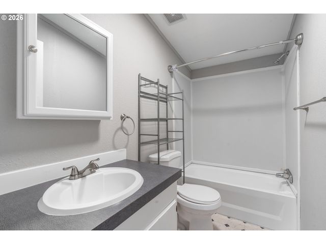 305 SCOTT HILL Rd, Woodland, WA 98674