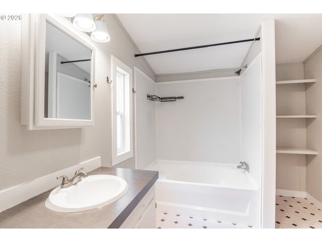 305 SCOTT HILL Rd, Woodland, WA 98674