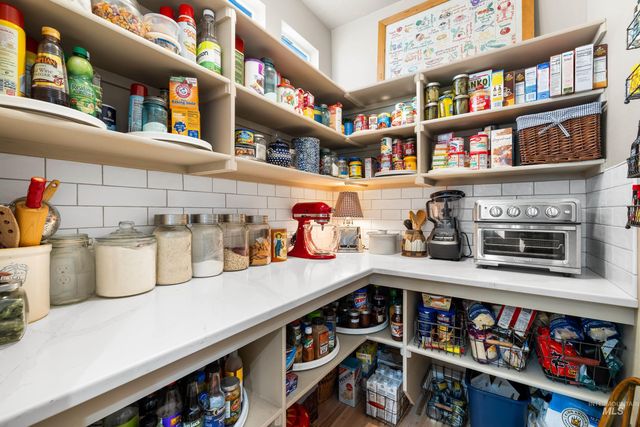 836 W Colbert St, Meridian, ID 83646