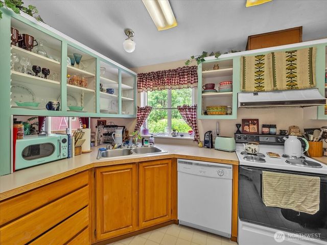 42041 Cedar Street, Concrete, WA 98237