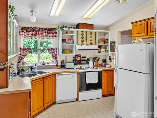 42041 Cedar Street, Concrete, WA 98237