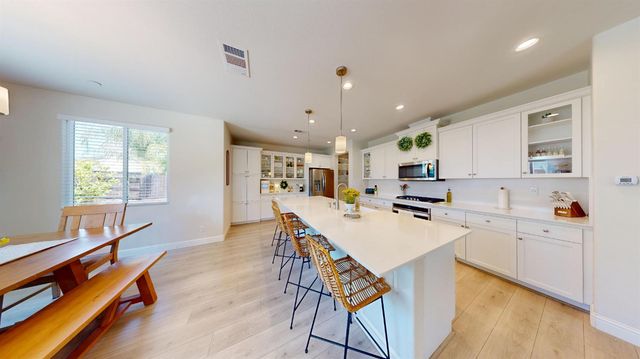4387 N Cresta Avenue, Fresno, CA 93723