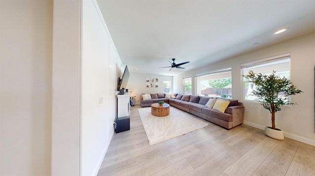 4387 N Cresta Avenue, Fresno, CA 93723