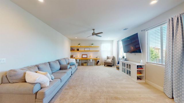 4387 N Cresta Avenue, Fresno, CA 93723