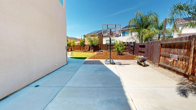 4387 N Cresta Avenue, Fresno, CA 93723