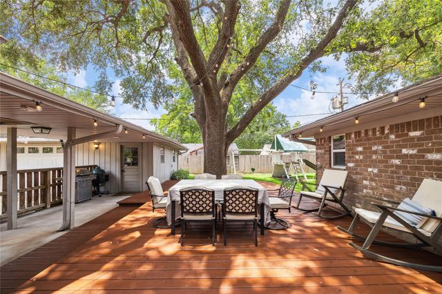 10714 Piping Rock Lane, Houston, TX 77042
