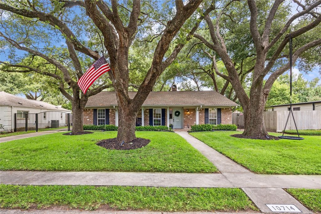 10714 Piping Rock Lane, Houston, TX 77042