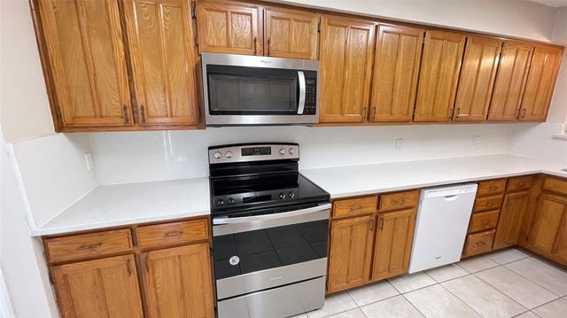 6119 Kingswood Drive, Arlington, TX 76001