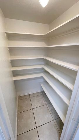 6119 Kingswood Drive, Arlington, TX 76001