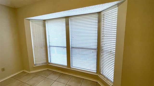 6119 Kingswood Drive, Arlington, TX 76001