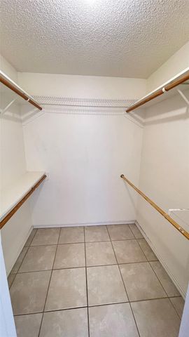 6119 Kingswood Drive, Arlington, TX 76001