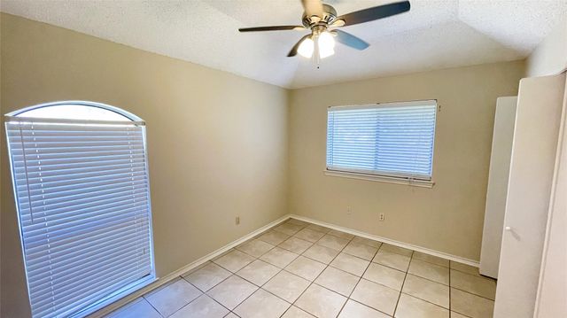 6119 Kingswood Drive, Arlington, TX 76001