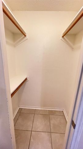 6119 Kingswood Drive, Arlington, TX 76001