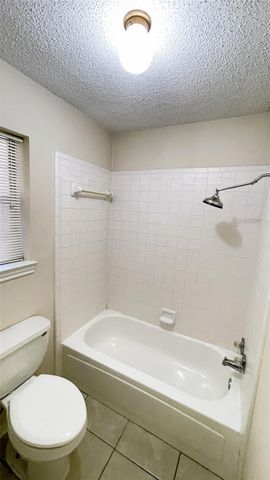 6119 Kingswood Drive, Arlington, TX 76001