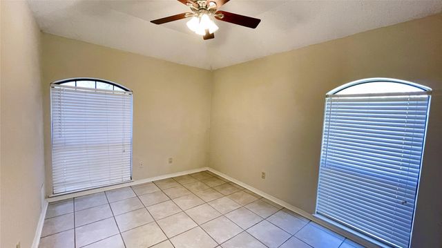 6119 Kingswood Drive, Arlington, TX 76001