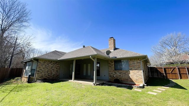 6119 Kingswood Drive, Arlington, TX 76001