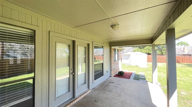 6119 Kingswood Drive, Arlington, TX 76001