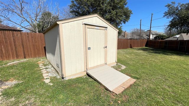 6119 Kingswood Drive, Arlington, TX 76001
