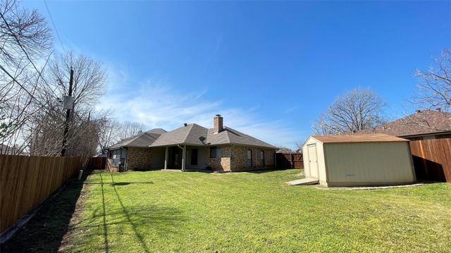 6119 Kingswood Drive, Arlington, TX 76001