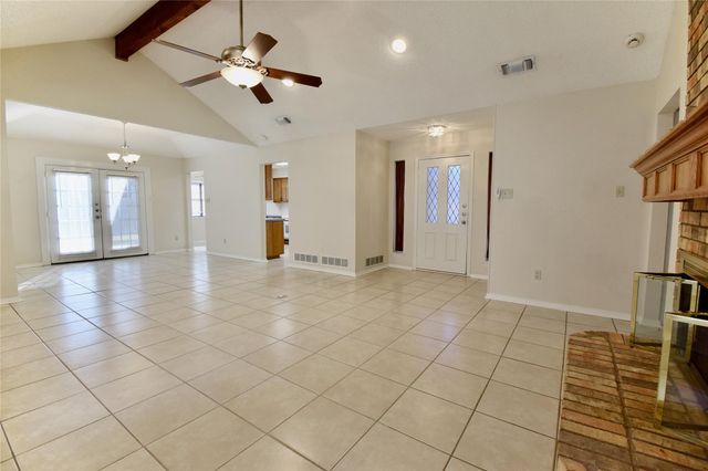 6119 Kingswood Drive, Arlington, TX 76001