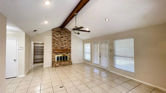 6119 Kingswood Drive, Arlington, TX 76001