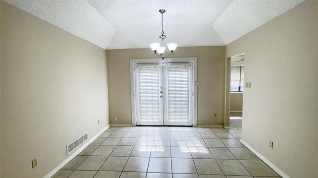 6119 Kingswood Drive, Arlington, TX 76001