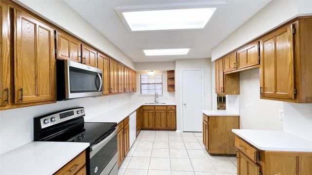 6119 Kingswood Drive, Arlington, TX 76001