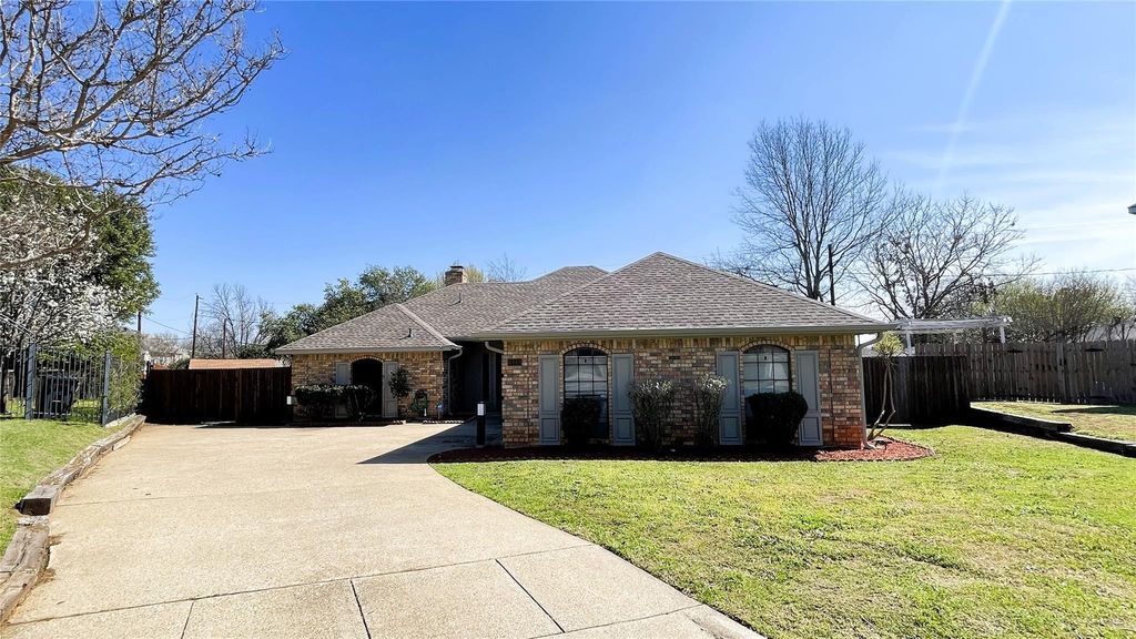 6119 Kingswood Drive, Arlington, TX 76001