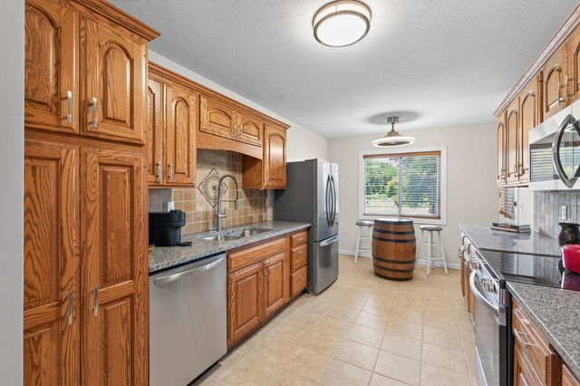 6976 Langford Court, Edina, MN 55436