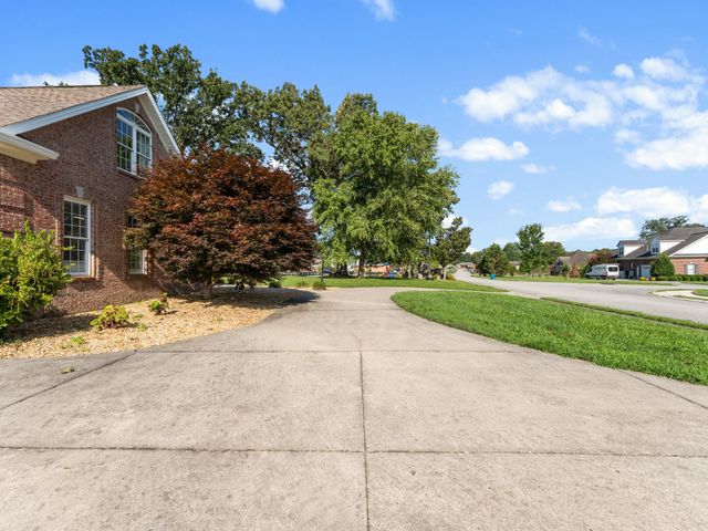142 Heritage Cir, Manchester, TN 37355