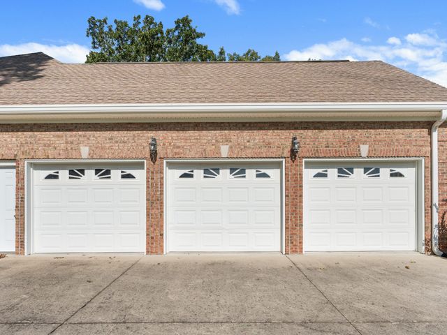 142 Heritage Cir, Manchester, TN 37355