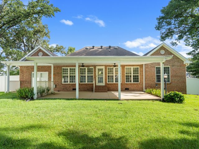142 Heritage Cir, Manchester, TN 37355