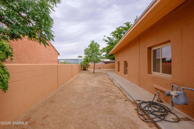 225 E Savannah Road, La Mesa, NM 88044
