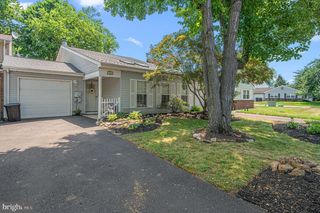 15 HIDDEN VALLEY LN, Newtown, PA 18940