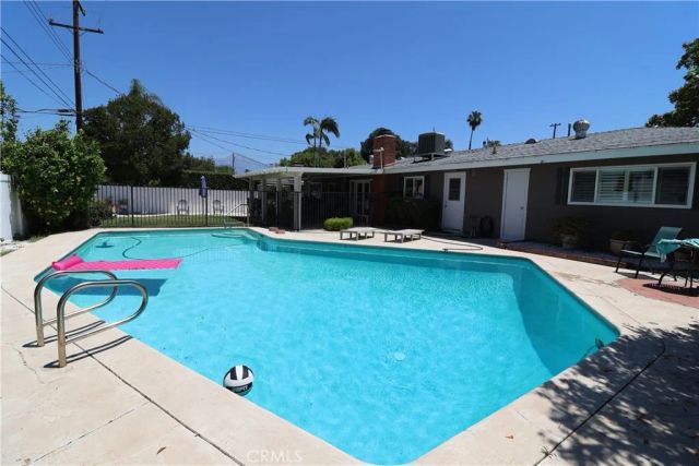 233 PHLOX Avenue, Redlands, CA 92373