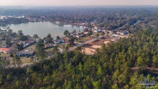 8025 Twin Lake Dr, Milton, FL 32583