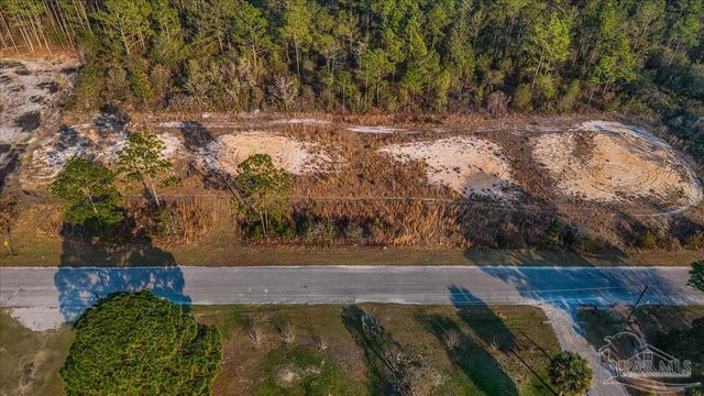 8025 Twin Lake Dr, Milton, FL 32583