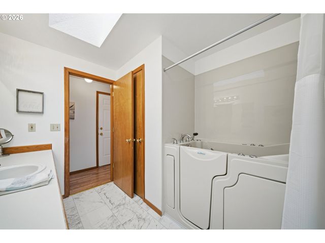 11223 Se Clinton St, Portland, OR 97266