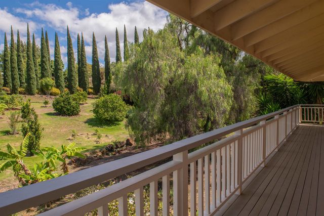 358 Holopuni Rd, Kula, HI 96790