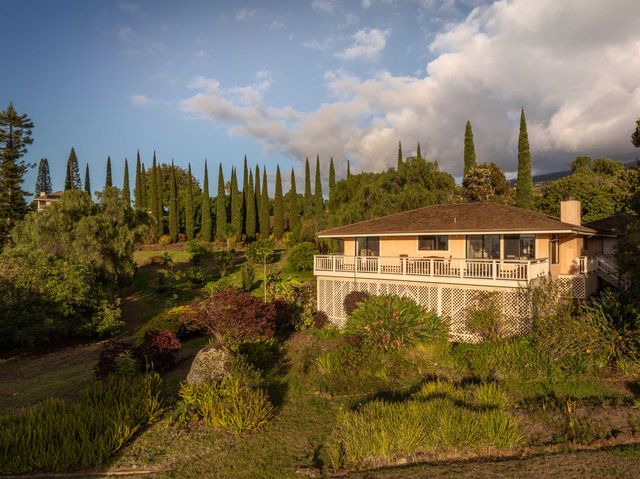 358 Holopuni Rd, Kula, HI 96790